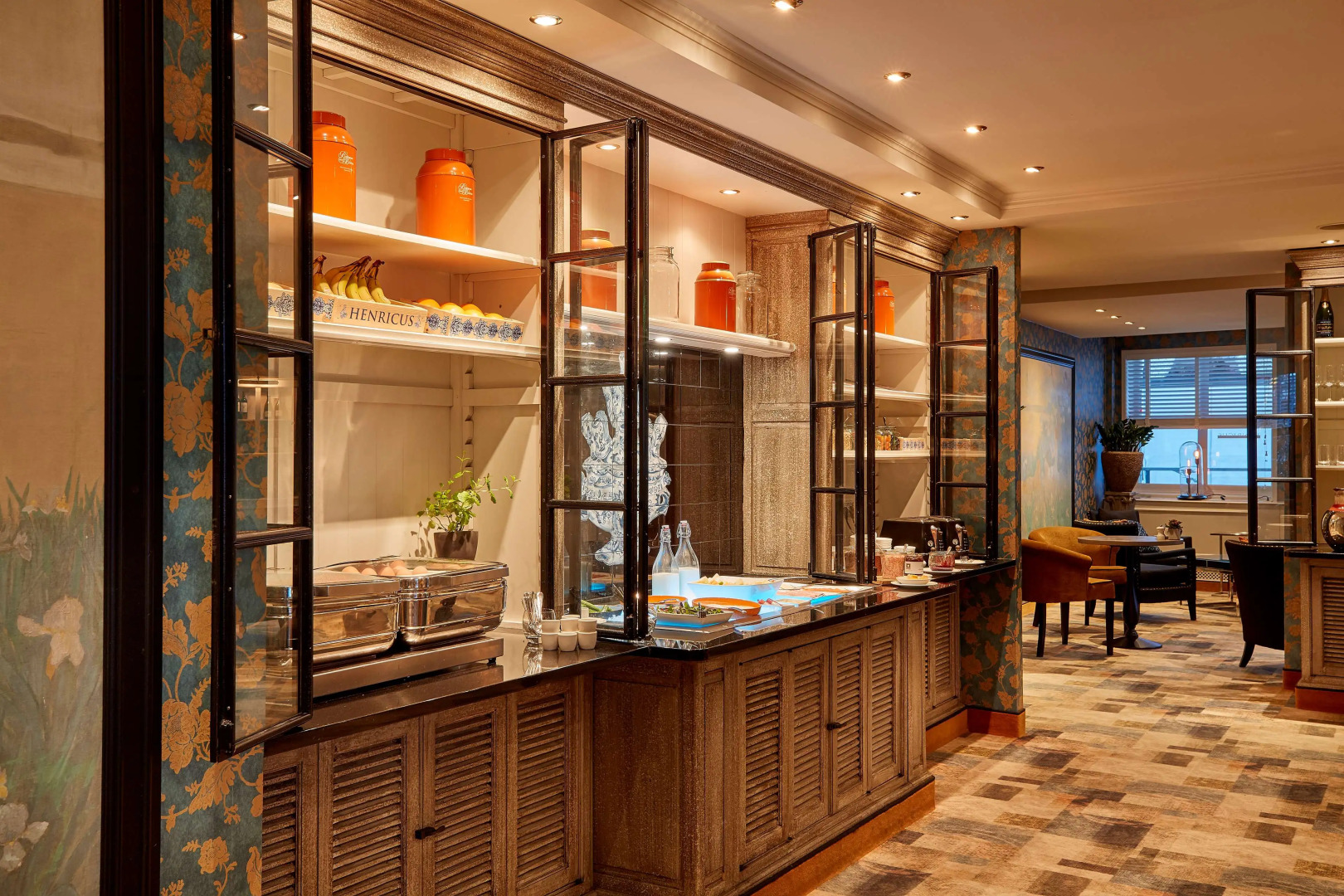 Carlton Ambassador Hotel