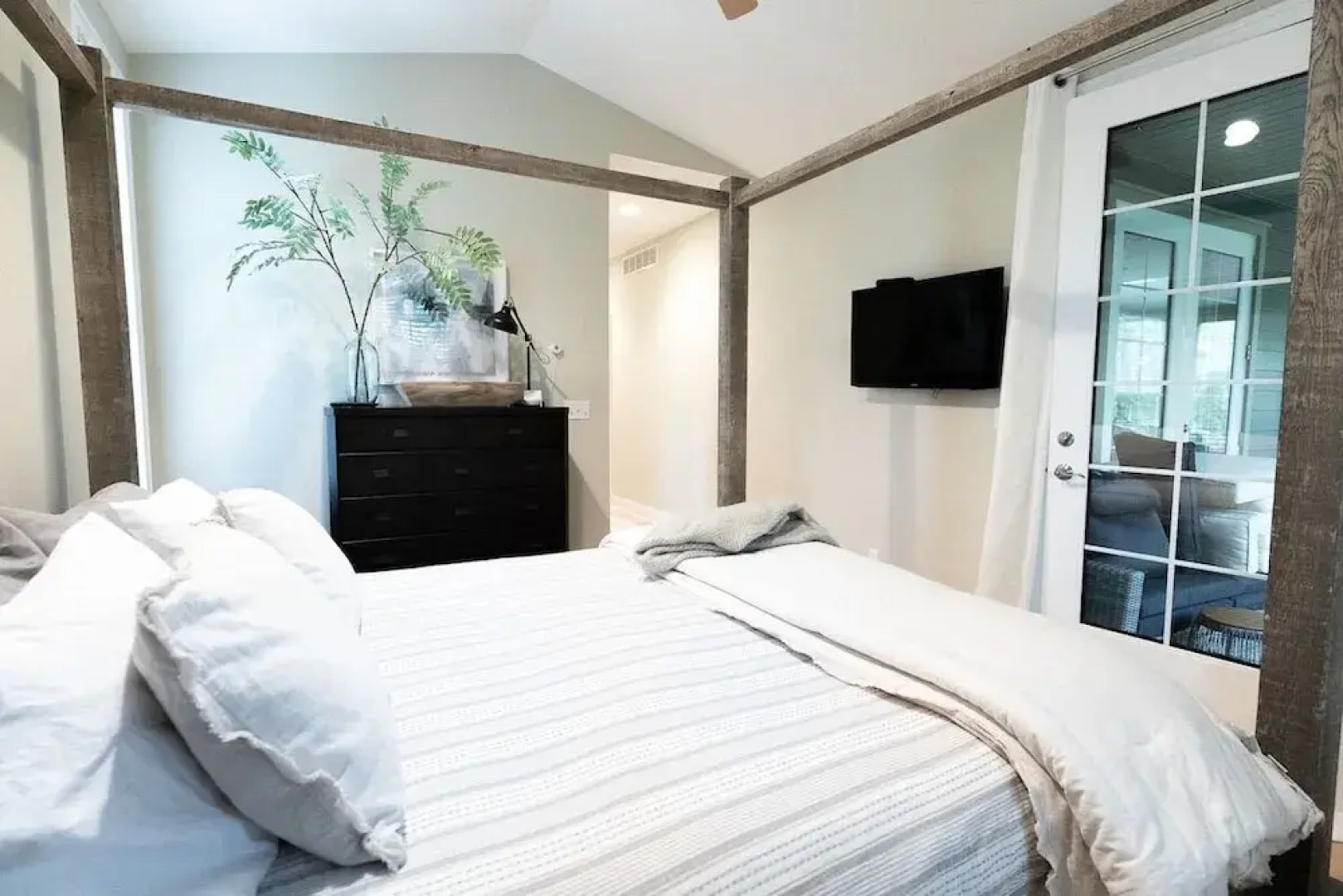 Third Coast Hideaway - Saugatuck - Douglas Downtown Area - Spacious & Spotless