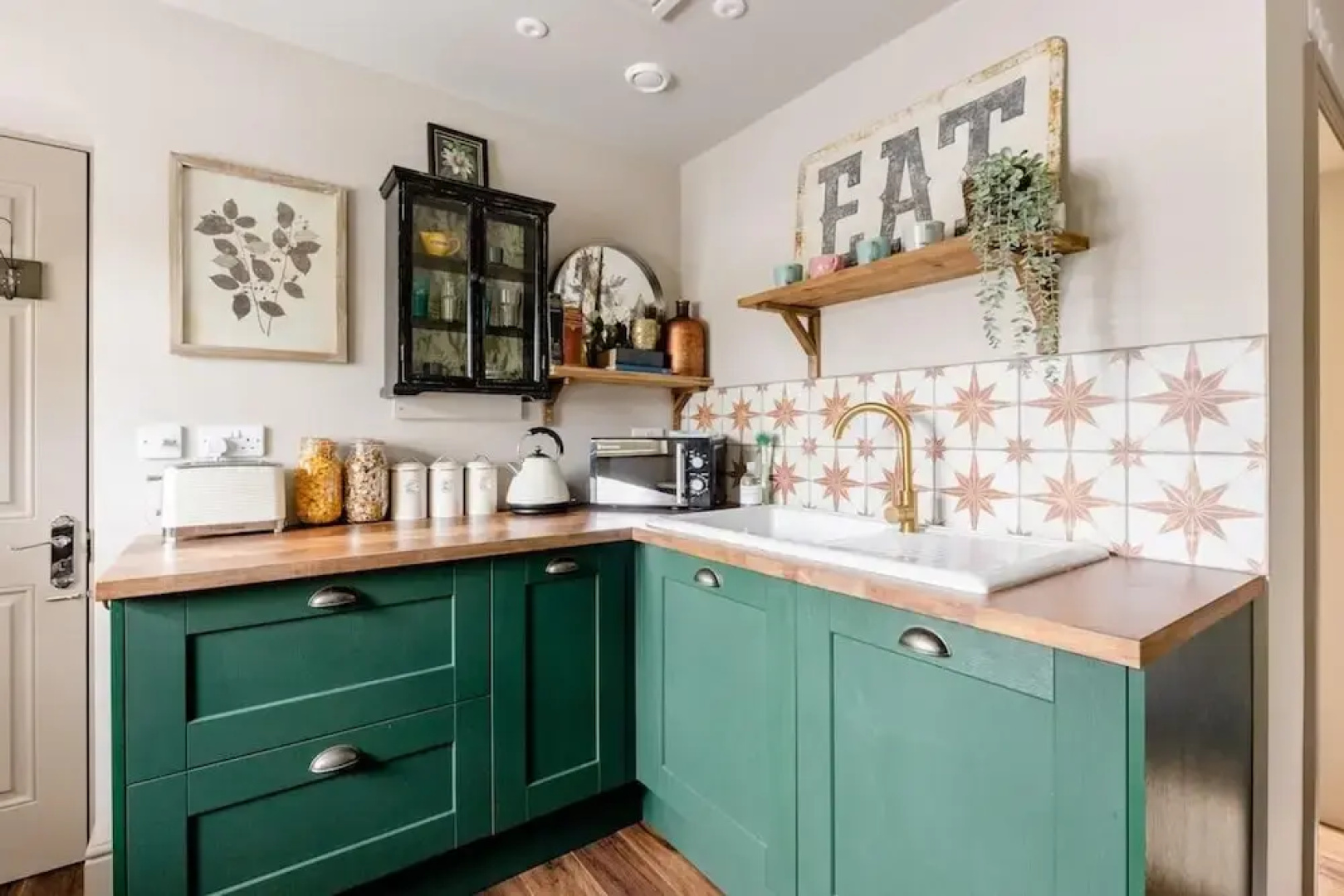1 Bed Studio Sleeps 2 -patio -garden -dogs Ok