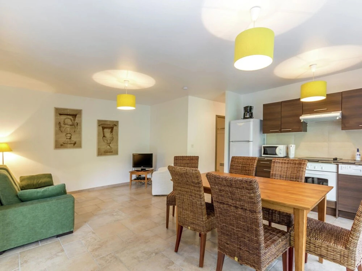 Luxury Apartment for six People in Residence in the Heart of Provence