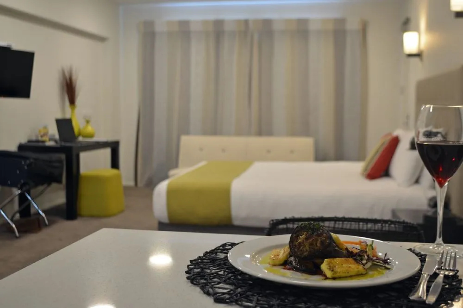 Clarion Suites Ambassador