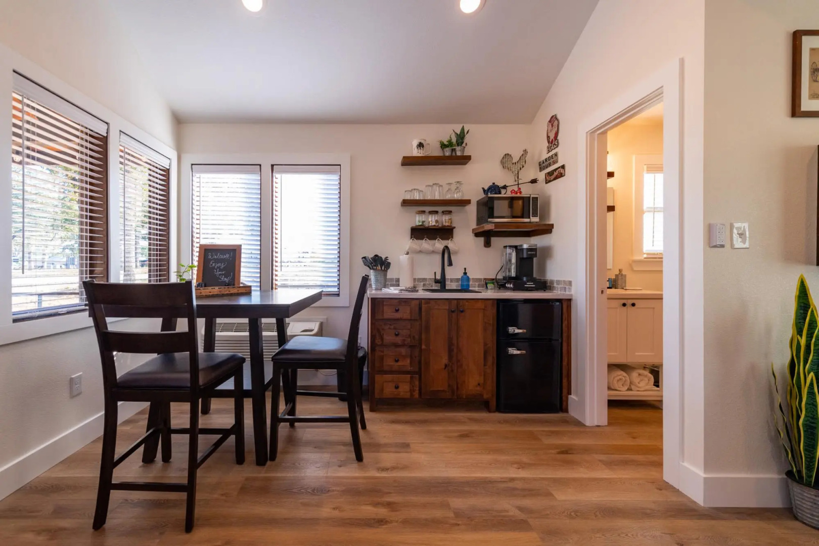 The Barn Swallow Cabin 15MIN to Magnolia & Baylor