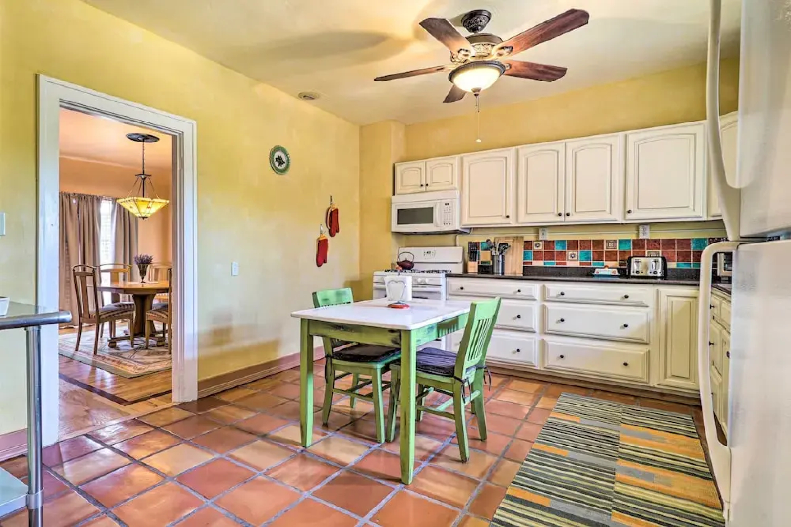 Eclectic Home: Walk to Town & Bath District!