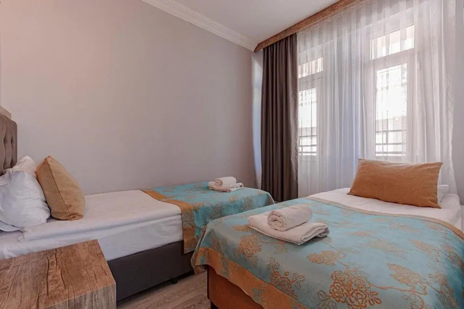 Seven City Hotel