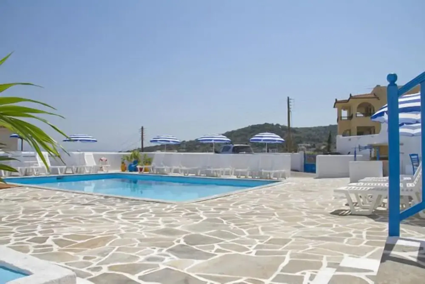 Blue Dolphin Studios & Apartment