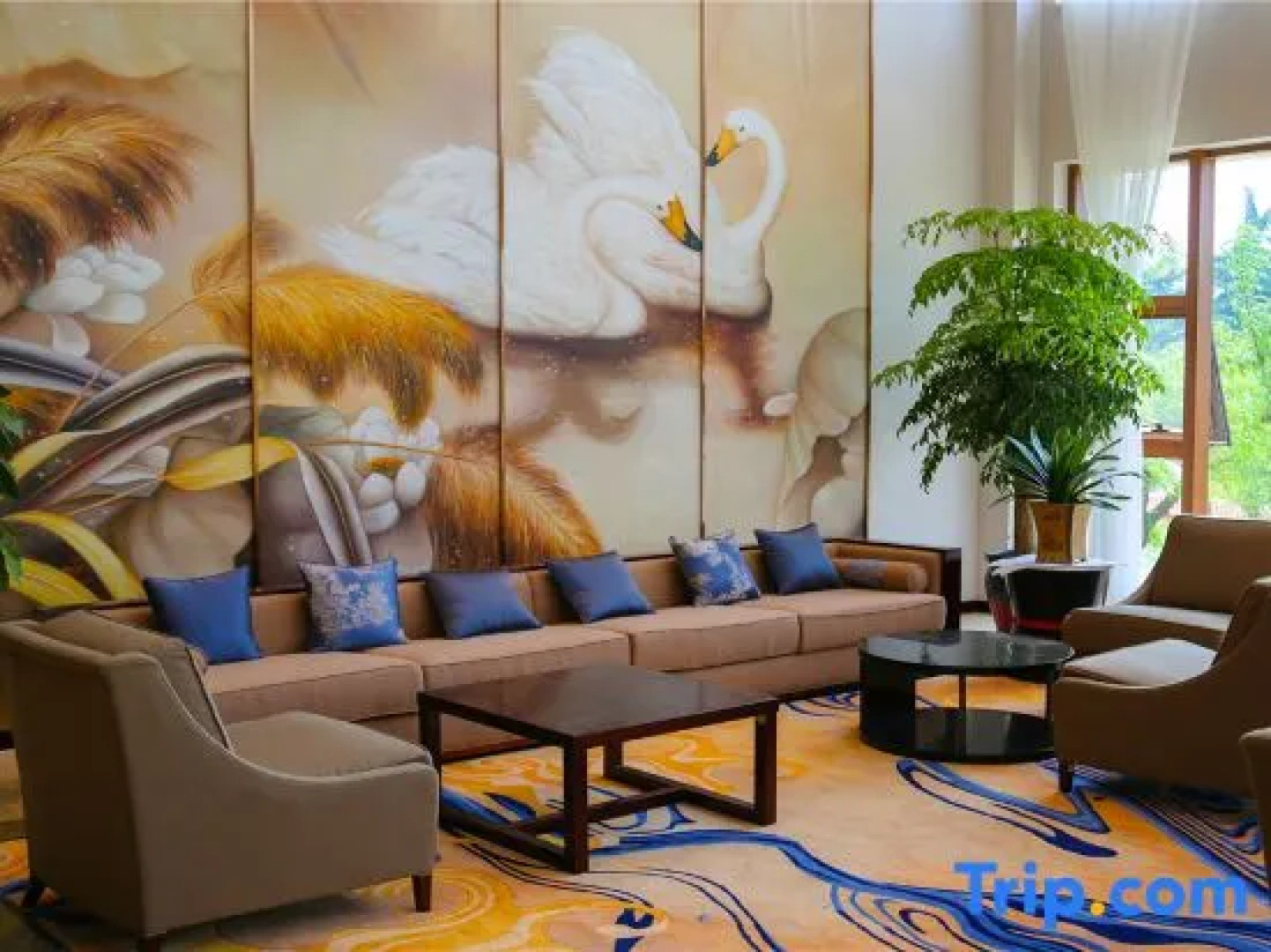 Swan Lake International Hotel