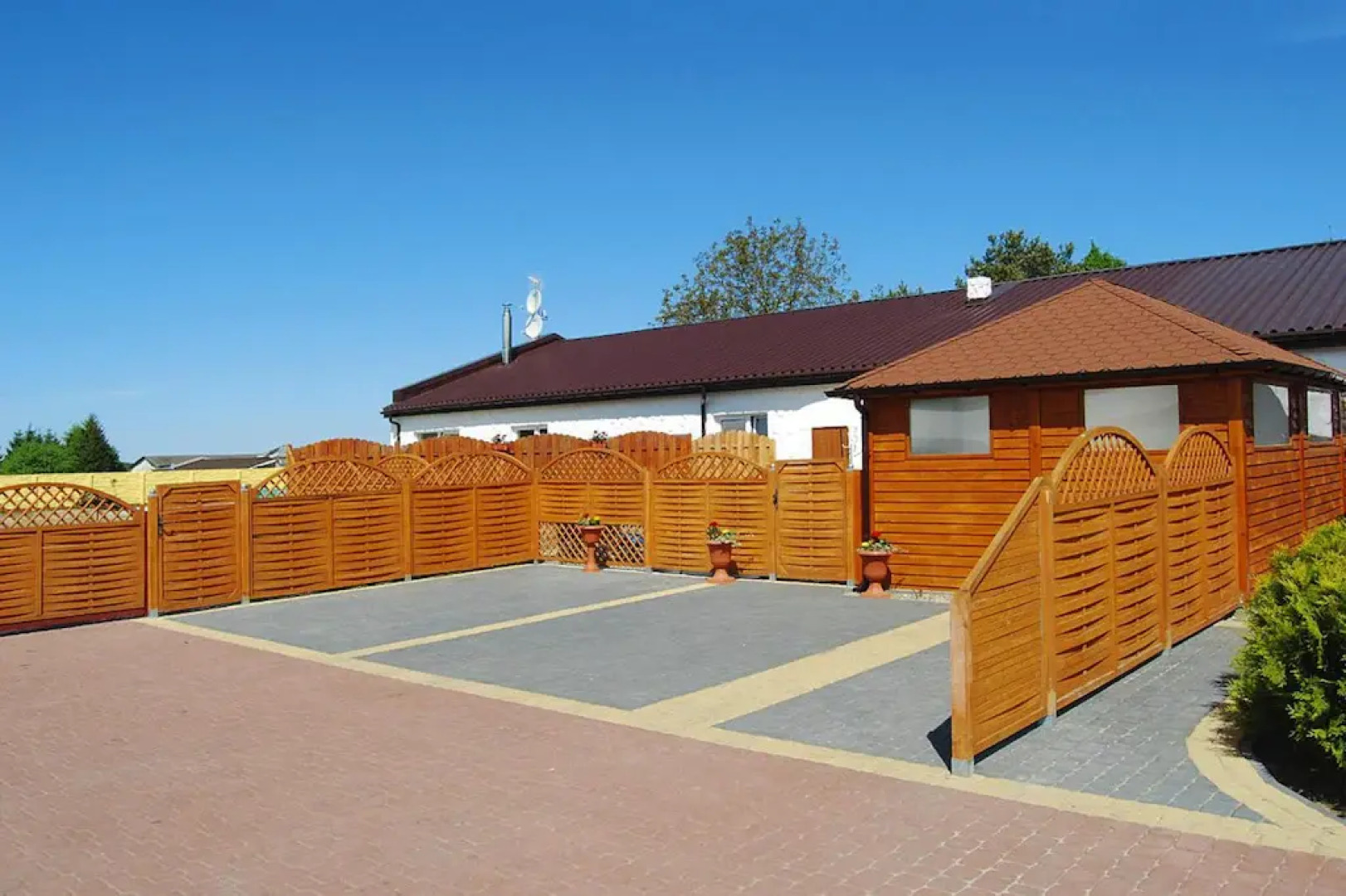 Terraced House With Pool and Sauna, Sieciemin