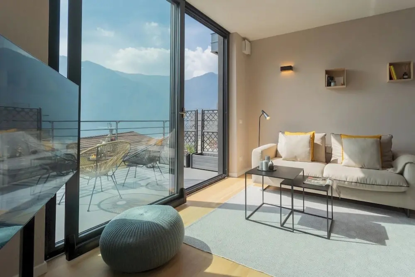 Residenza Maxim With Pool by Rent all Como