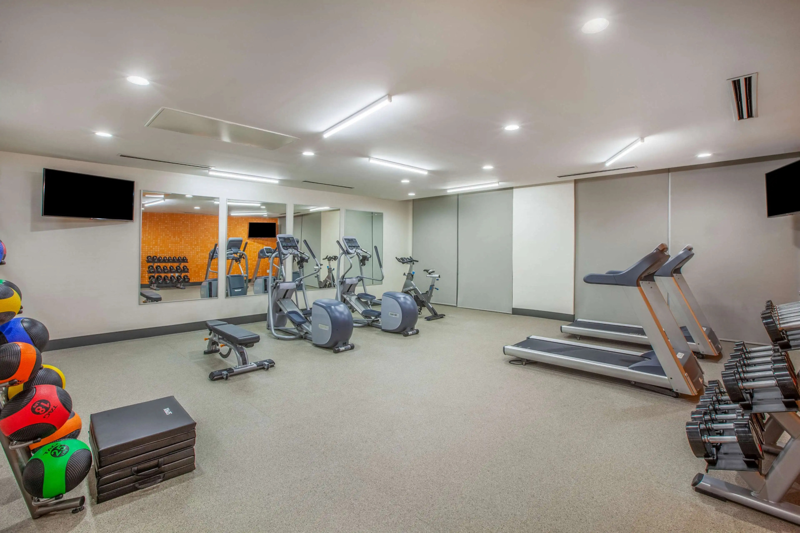 La Quinta Inn & Suites by Wyndham Dallas Duncanville