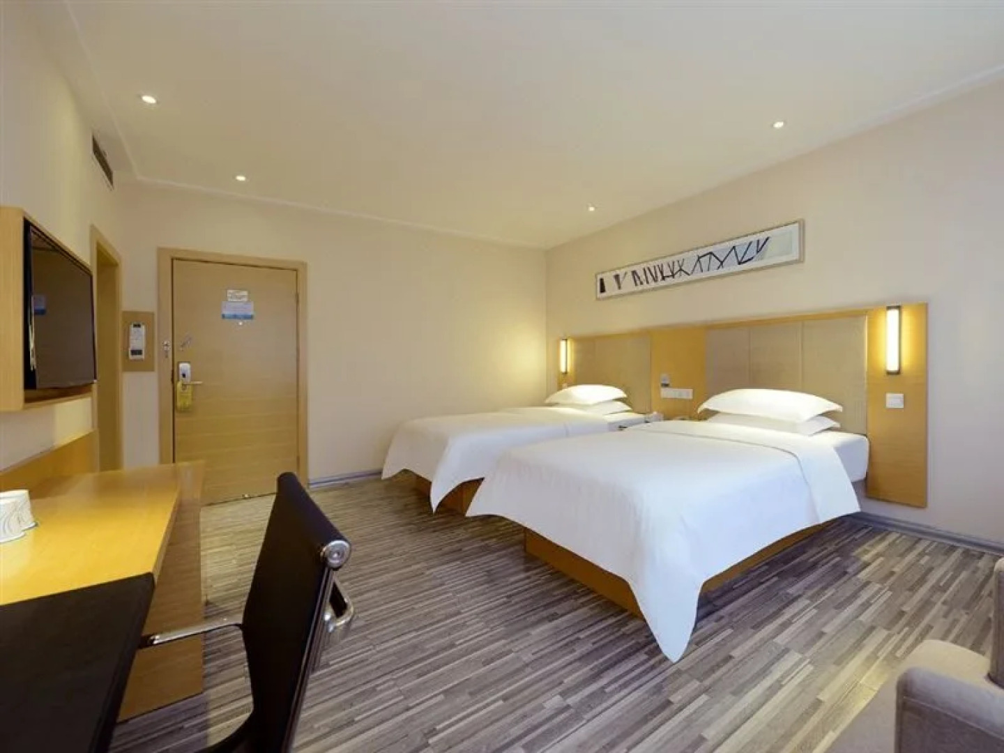 CC Inn (Tongren Railway Station)