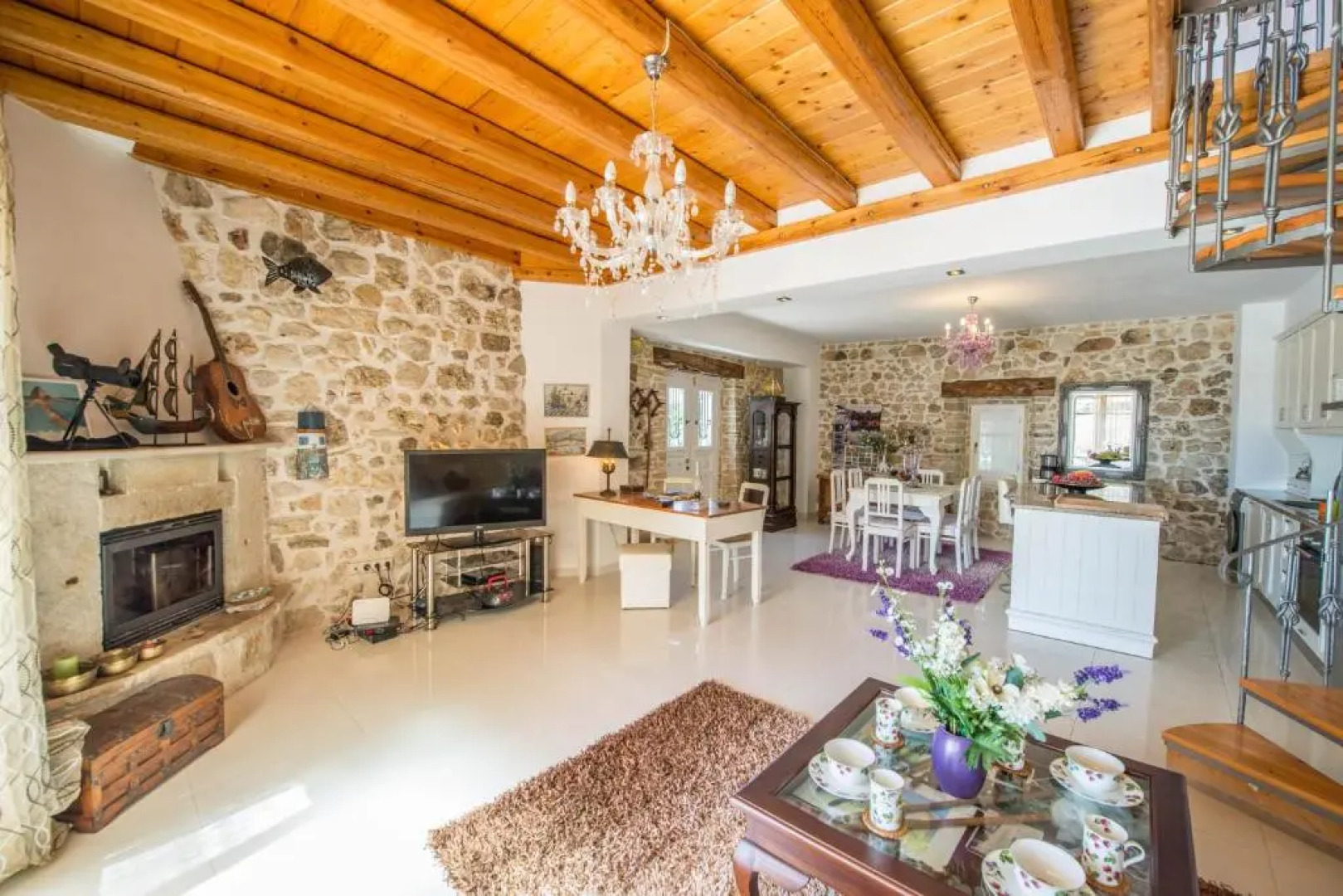 Villa Siorra by MediterraneanVillas