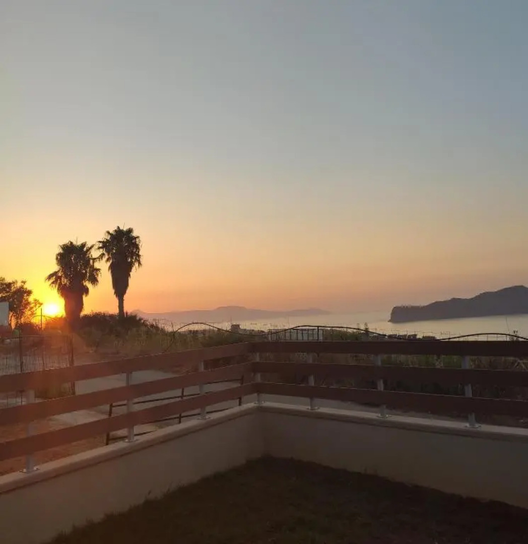 Wish sea and mountain view