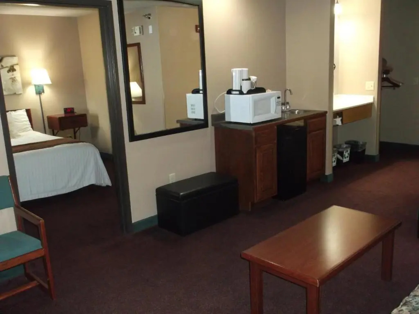 De Smet Super Deluxe Inn and Suites