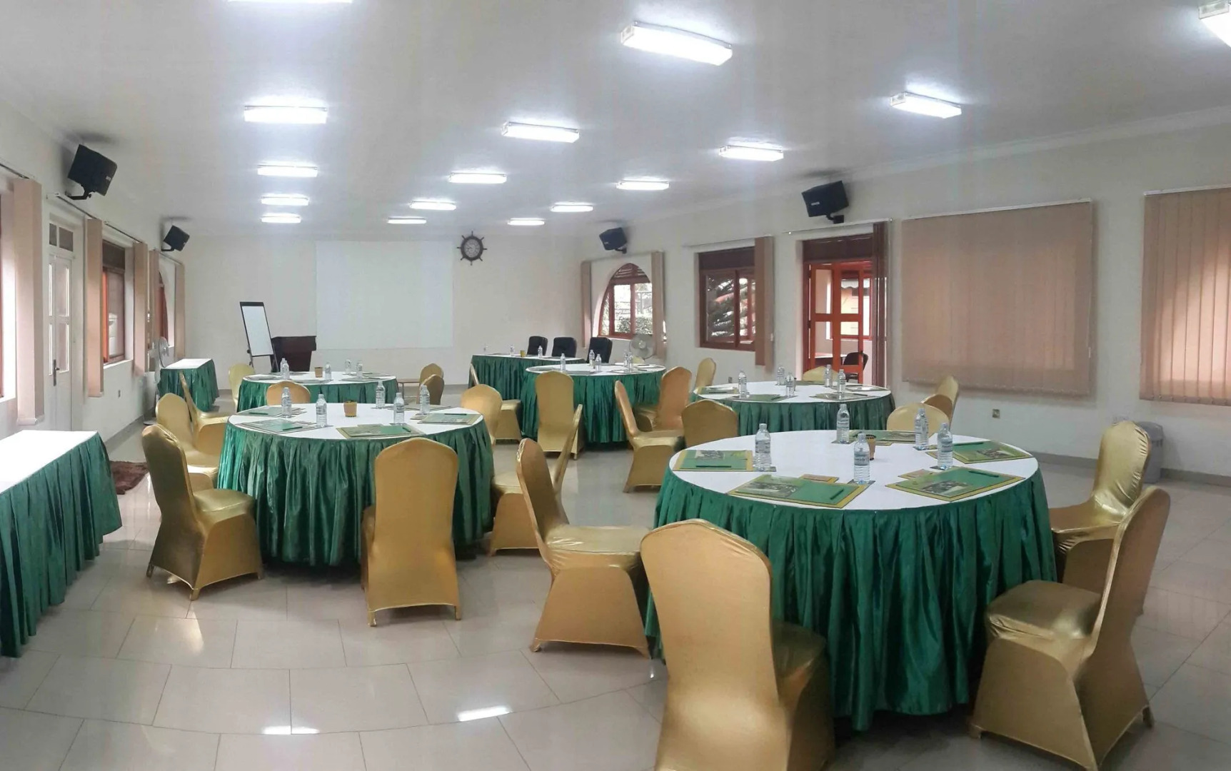 Country Lake Resort - Garuga