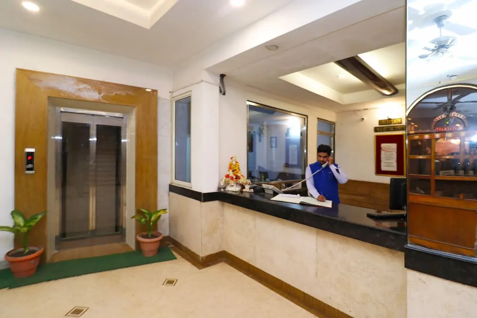 OYO 27878 Highway Inn International