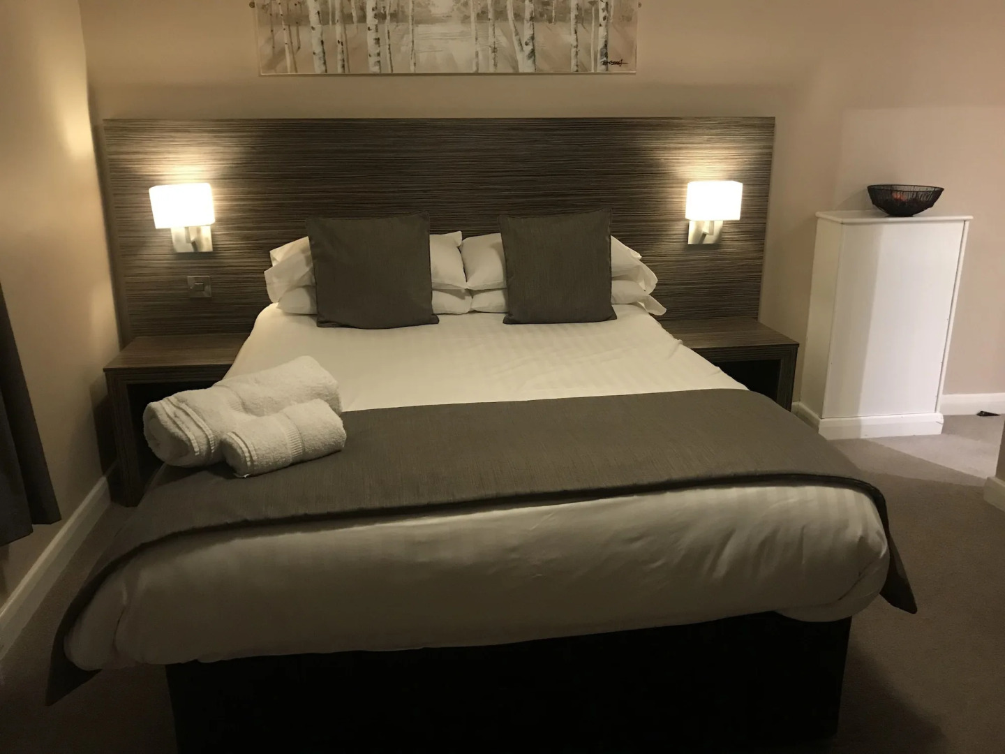 The Three Horseshoes