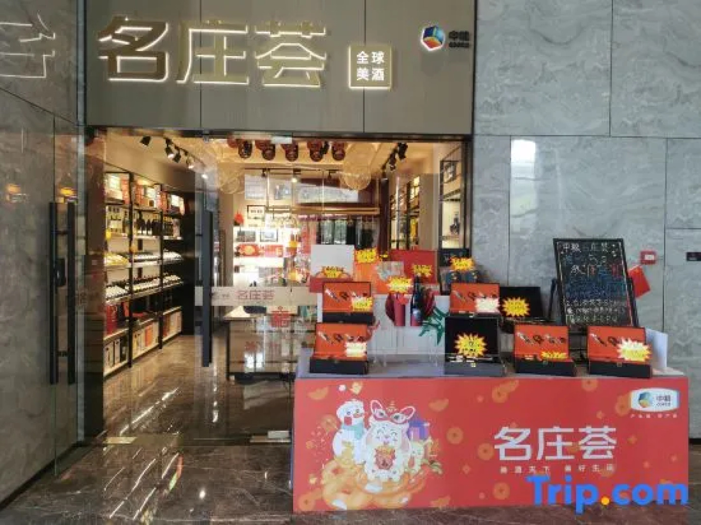 Lingyuan International Hotel