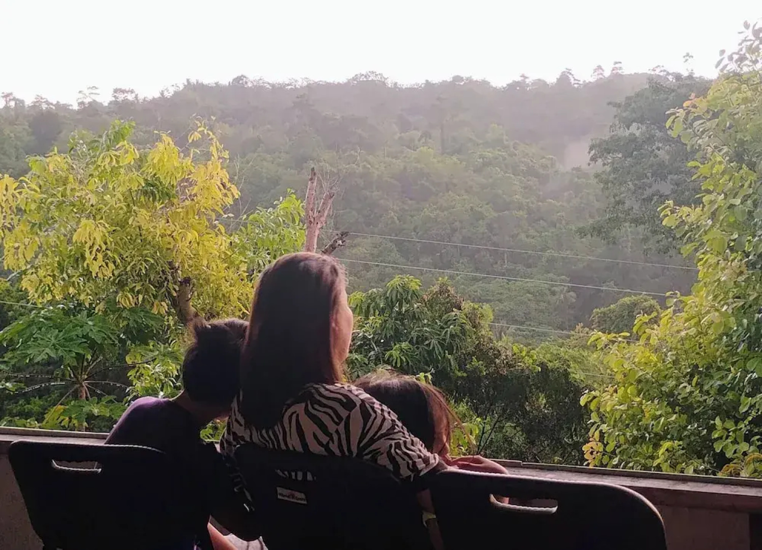 Siquijor Overlooking House 100 Meters Before Cambugahay Falls
