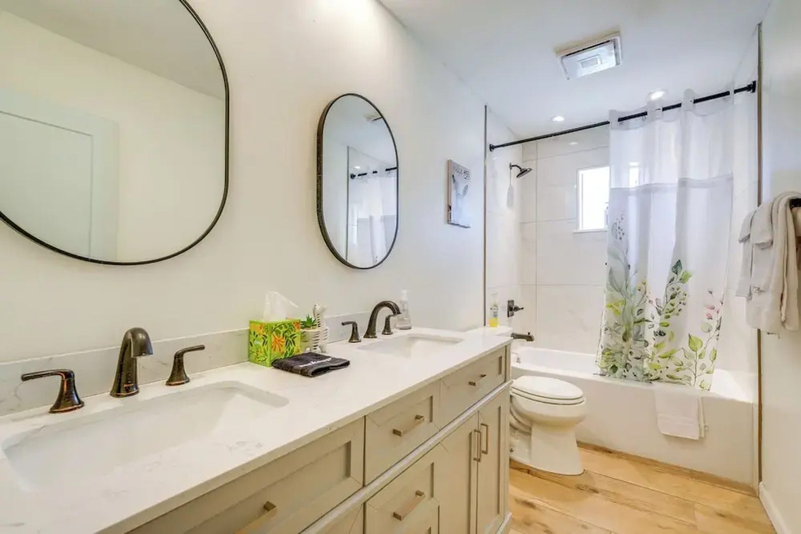 Fire Pit & Games: Family-friendly Retreat in Mesa!