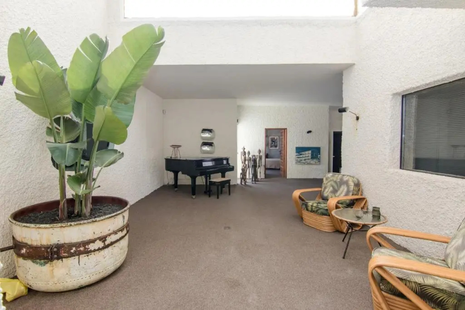 Exclusive Design Villa : 1080 m2, oceanfront, 2 swimming pools.