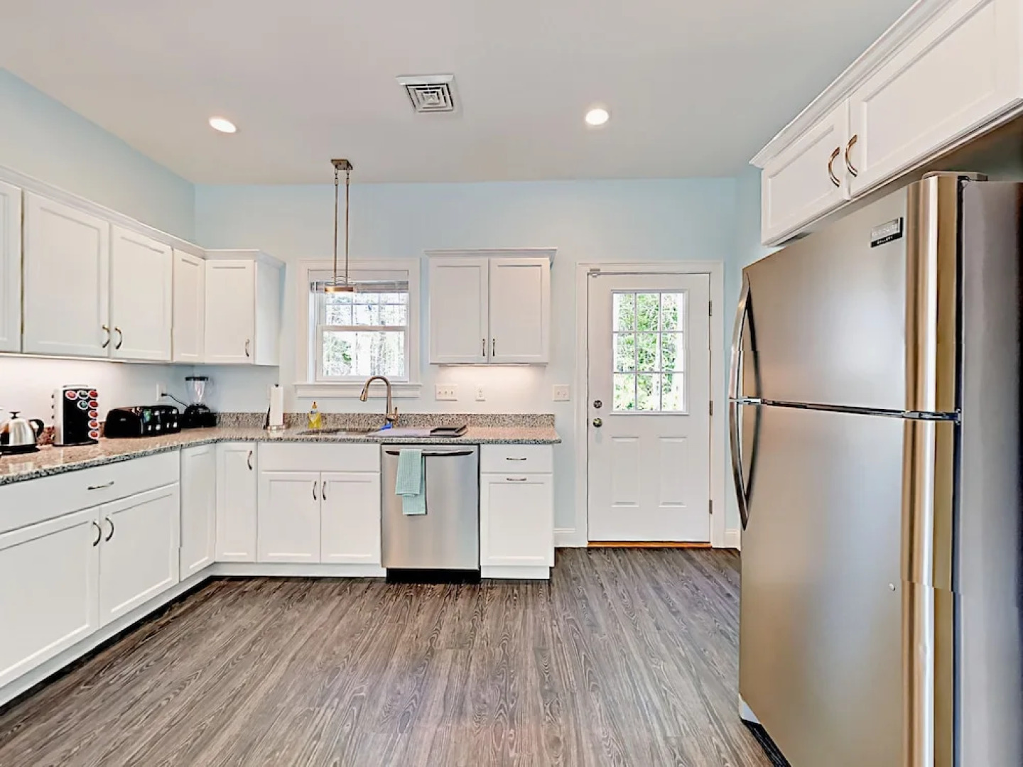 1976 Portland Road Cottage Unit 3 Porpus Place 2 Bedrooms 2 Bathrooms