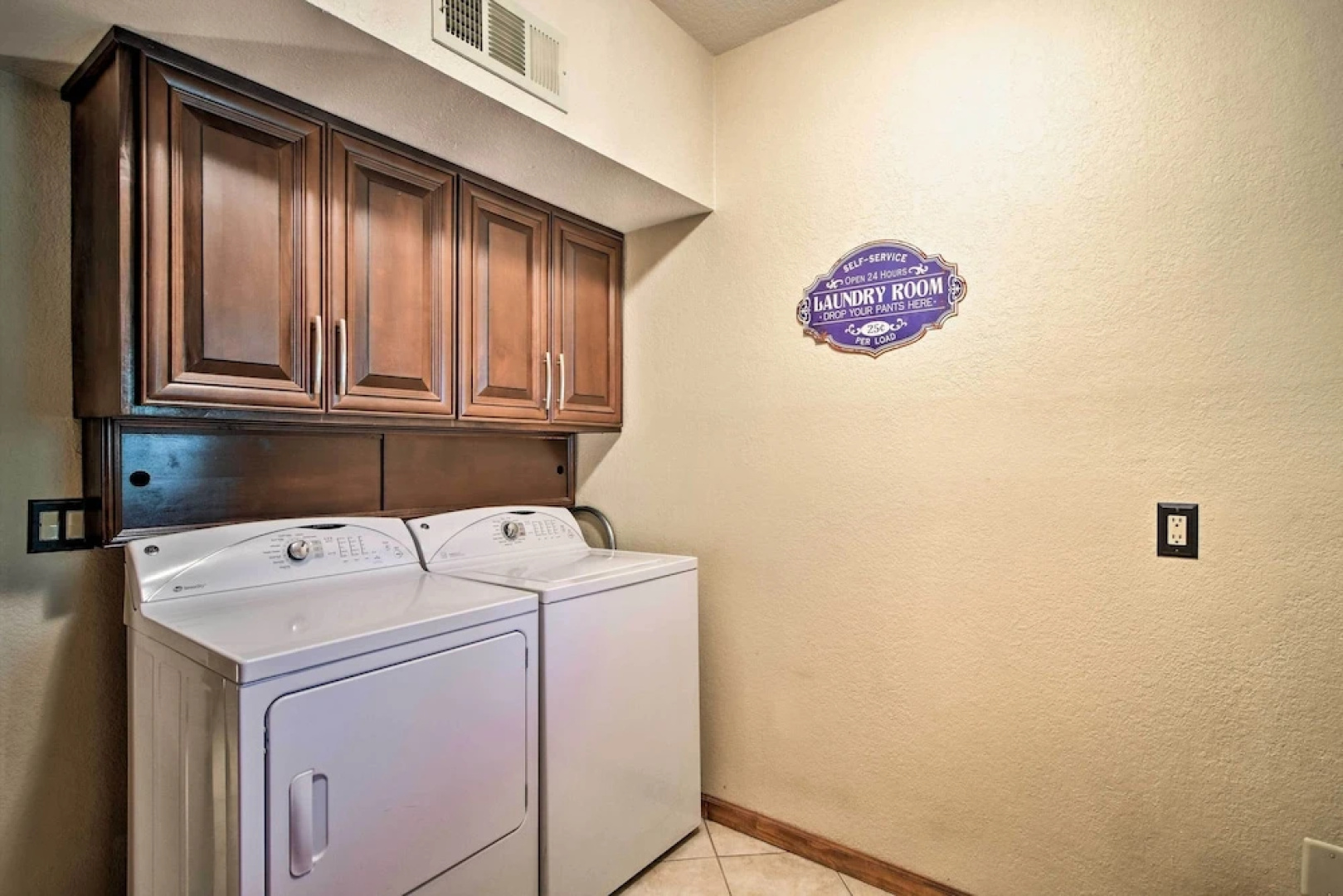 Pool, Bar & Game Room: Red Mountain Mesa Oasis