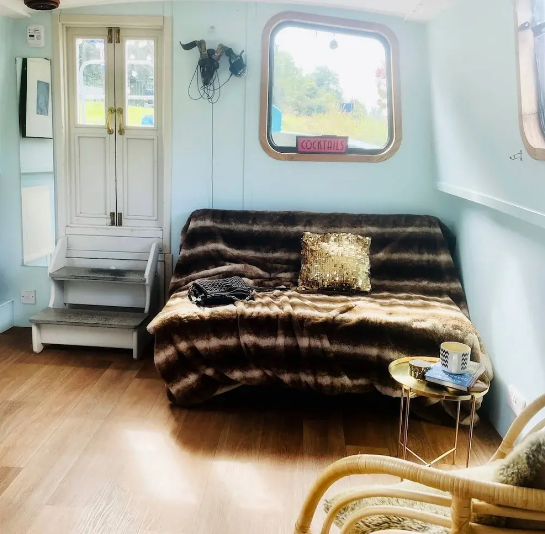 5 Star Stunning Houseboat, no Experience Required! Enjoy the Most Romantic Trip!