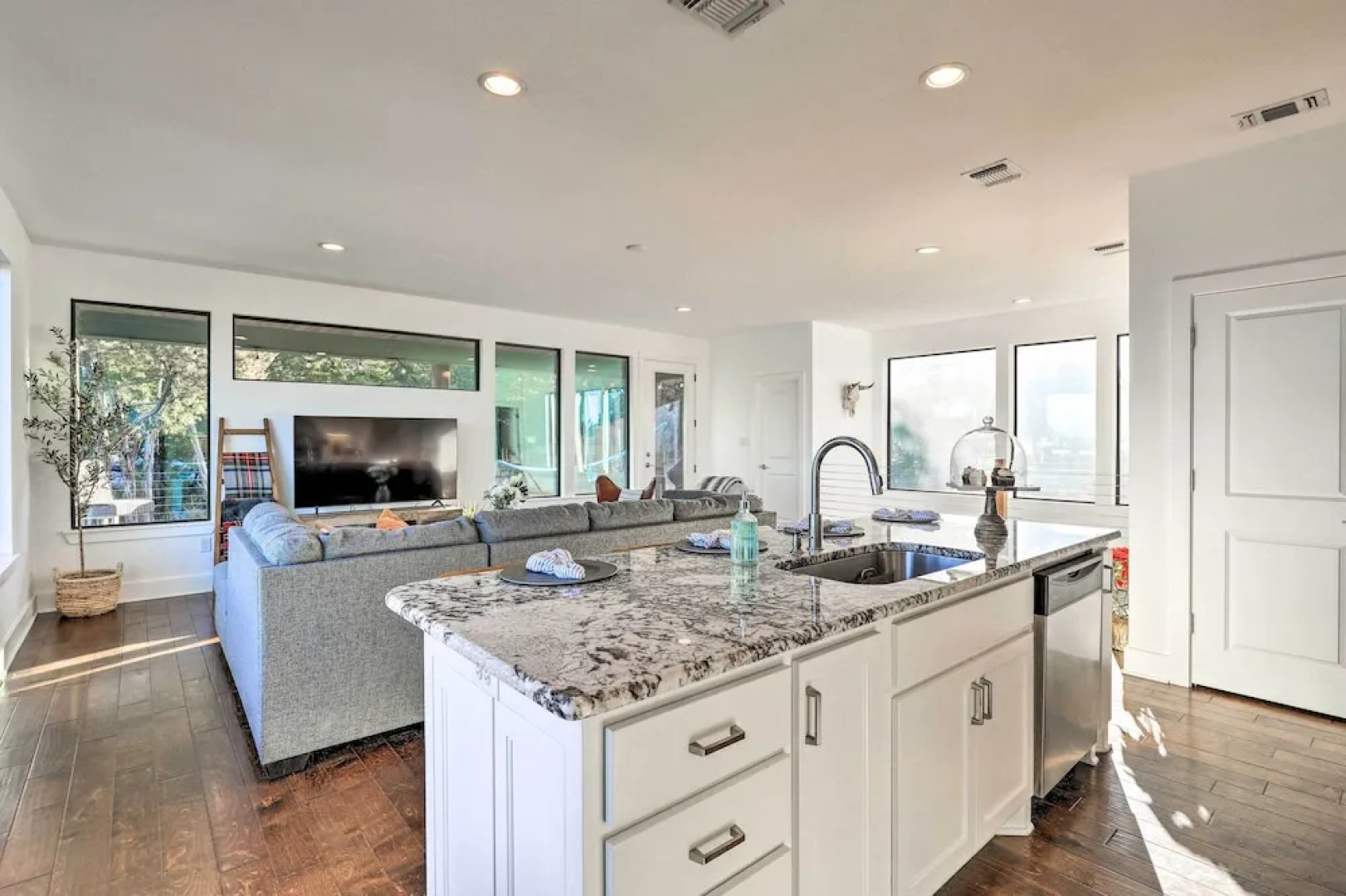 Modern 'lakeview Hilltop Retreat' w/ Game Garage!