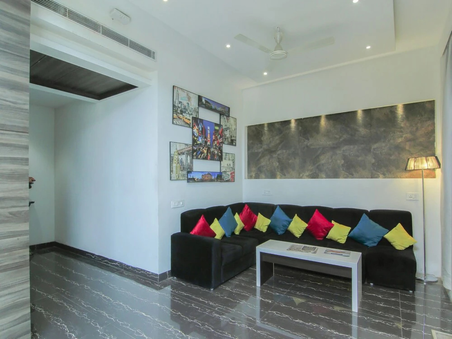 Capital O 28615 Hotel Crossroad