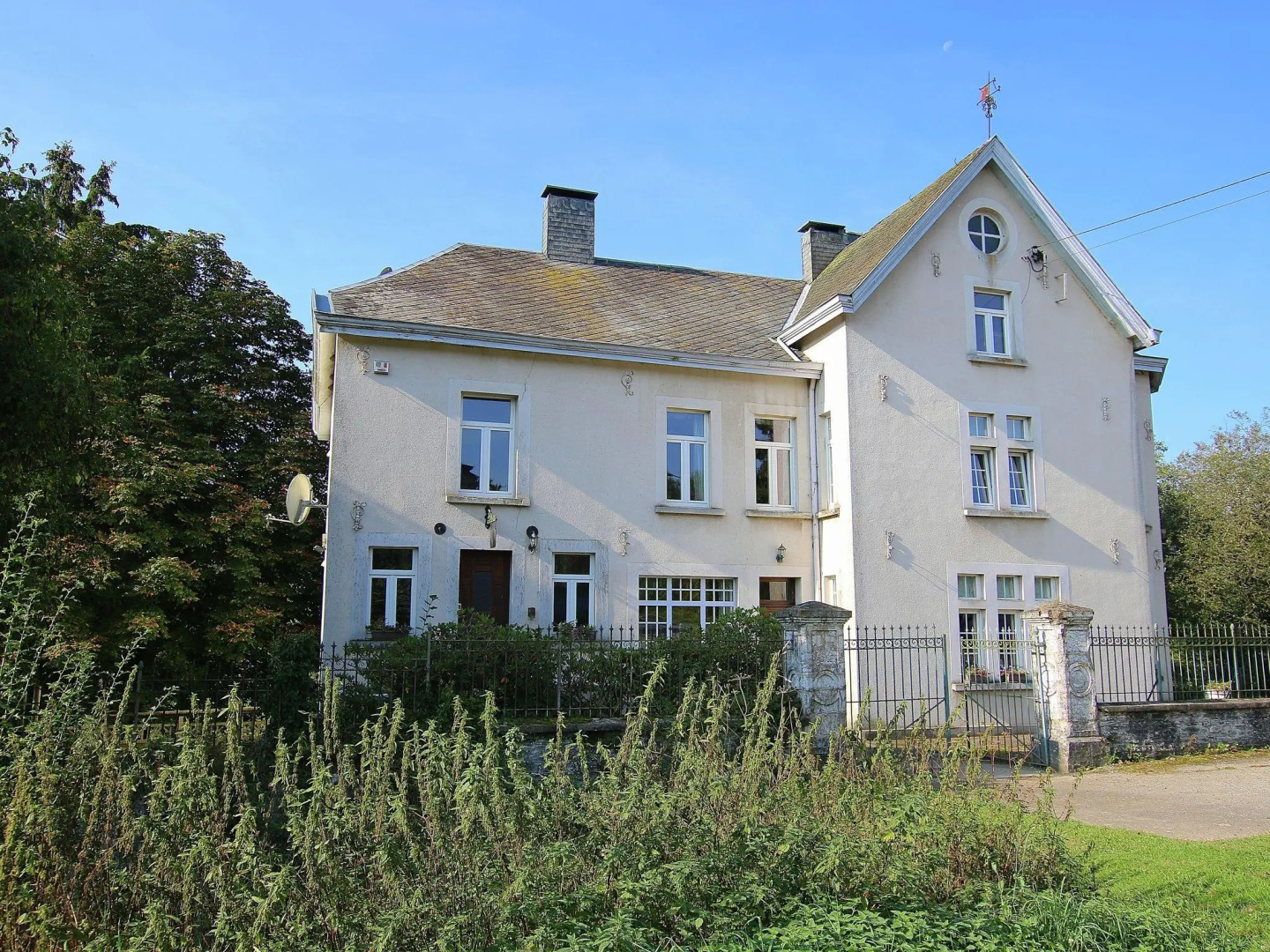 Riverside Mansion Retreat