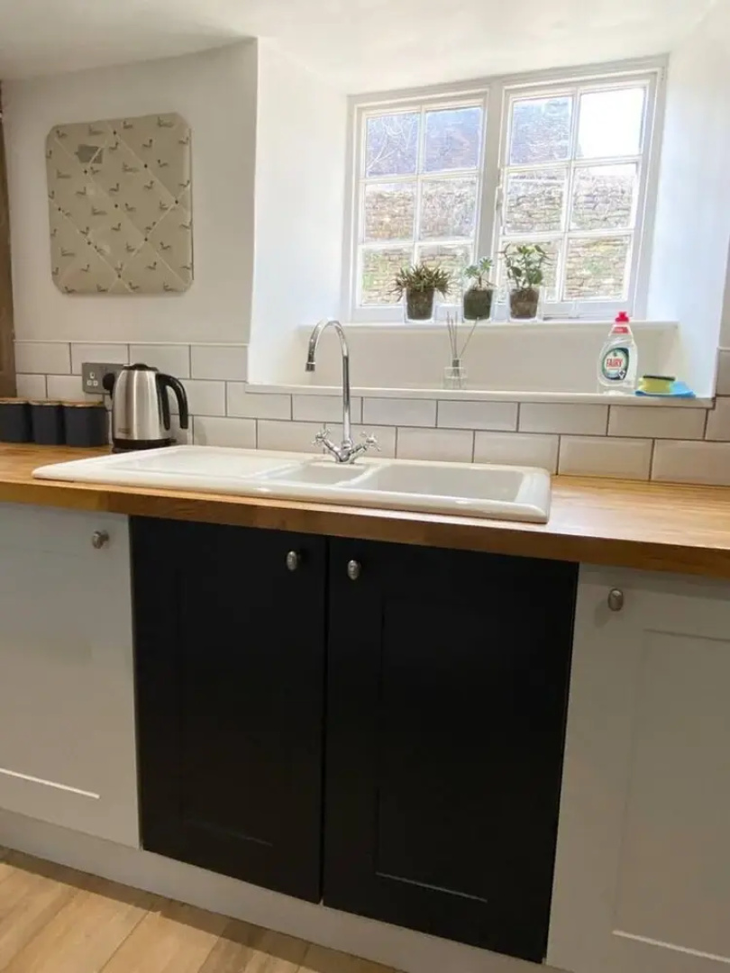 2 Bedroom Cottage - Sleeps 4 - Wifi, Fireplace