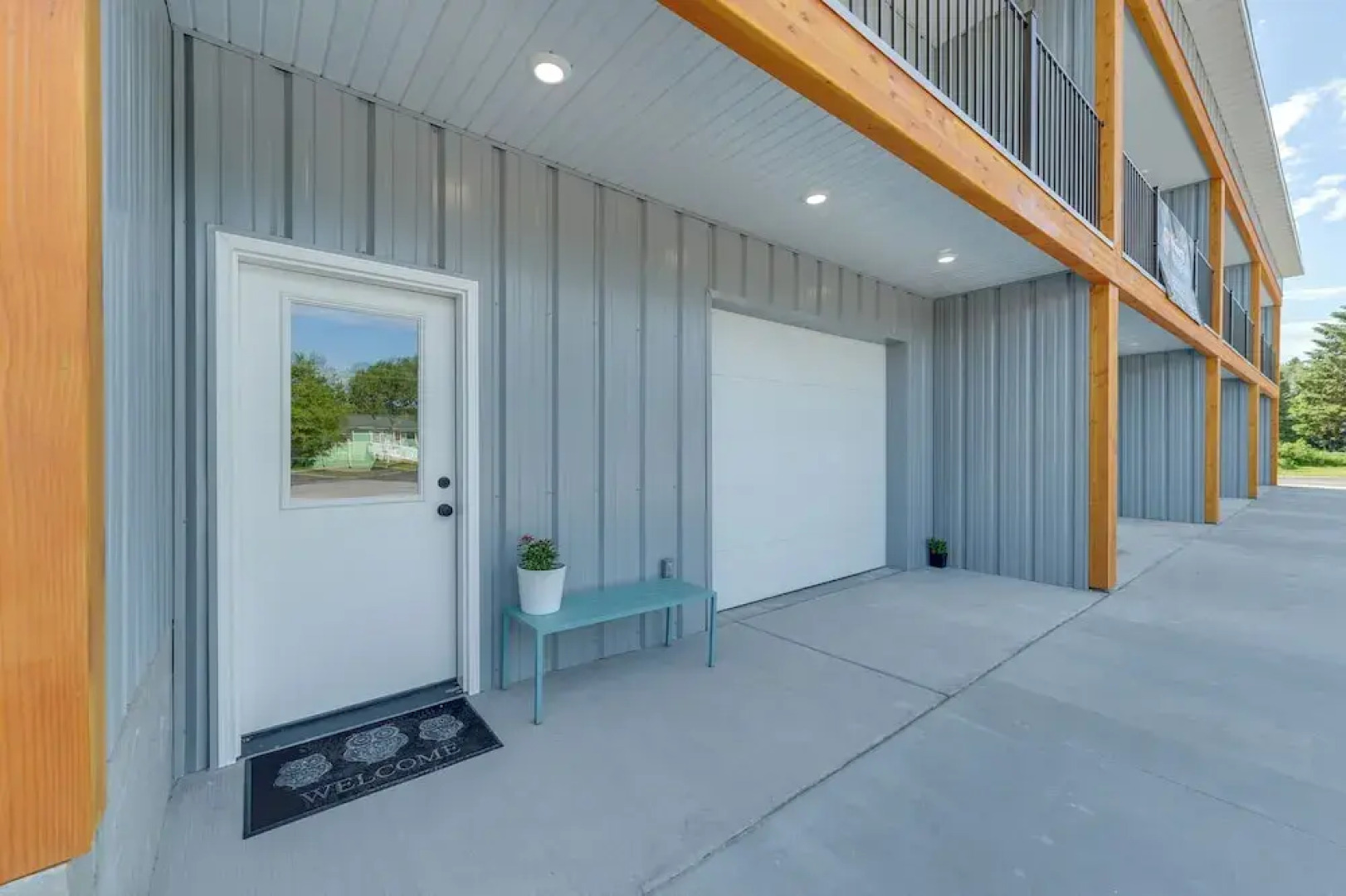 Modern Apt - 7 Mi to St. Anthony Sand Dunes!