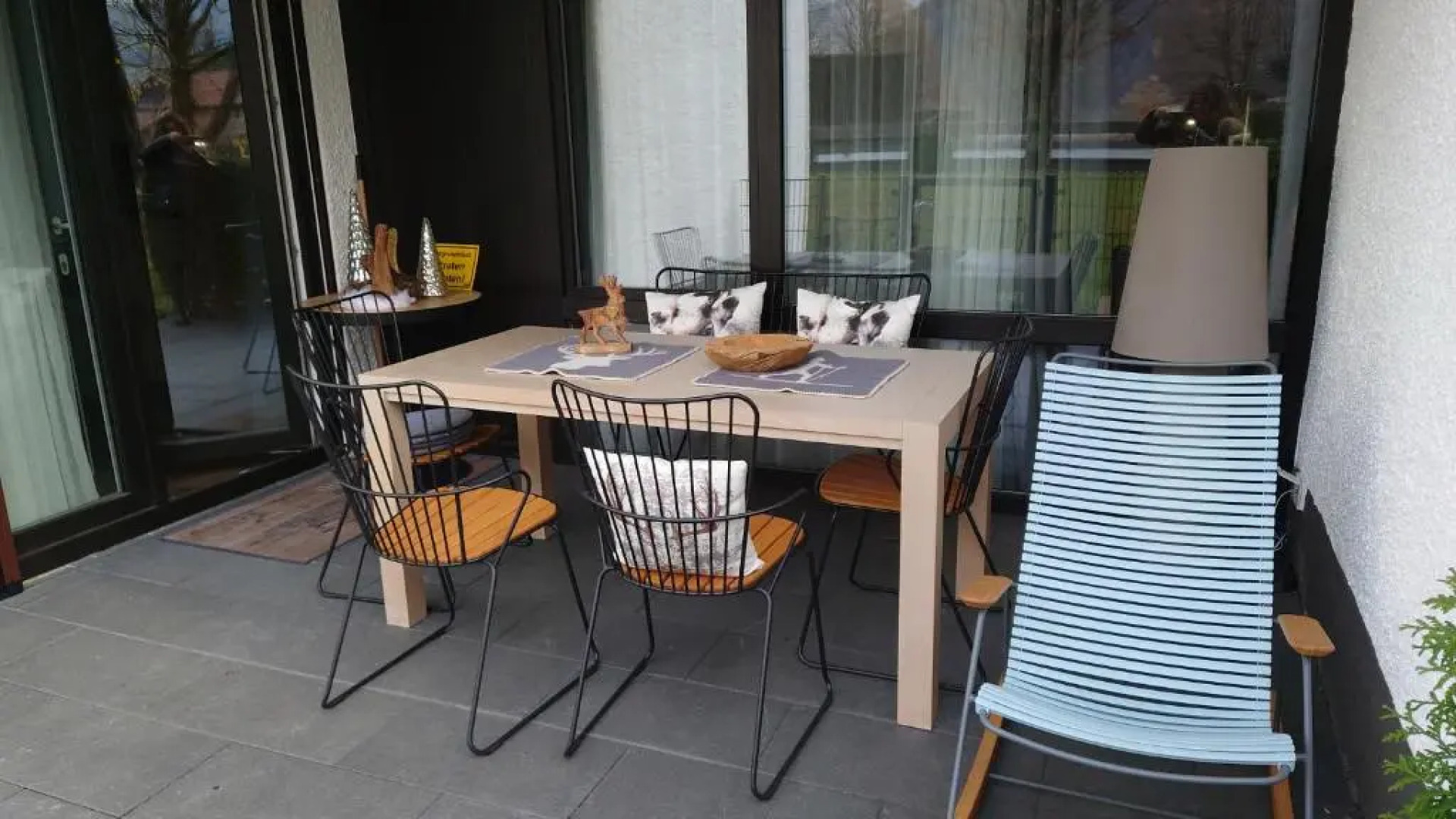 Maurers Schlierseetraum 1 hochwertige Erdgeschosswohnung mit allen Raffinessen erfreut sich auch Urlauber idealerweise für Paar mit Kindern geeignet und Vierbeiner Dank des tollen Zauns auf der Terrasse stylisch und edel von der Ausstattung mit 64 qm