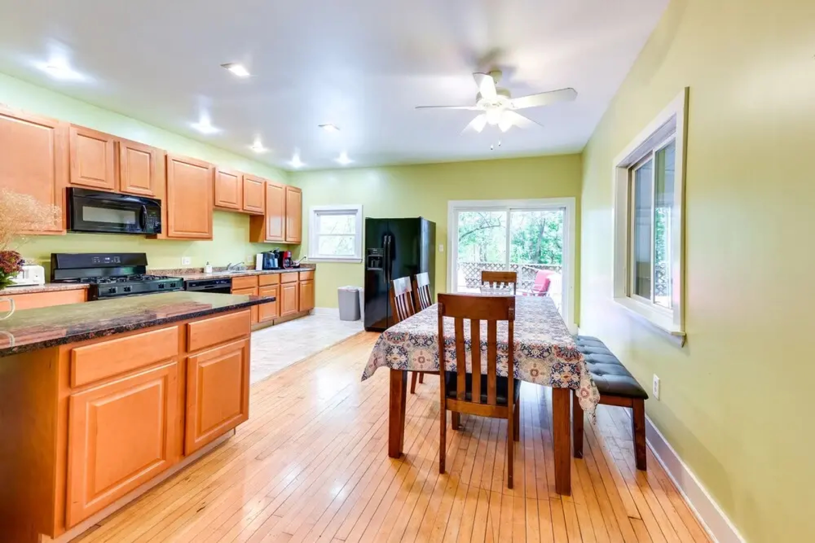 Family-friendly Milwaukee Home w/ Deck Near Uwm!