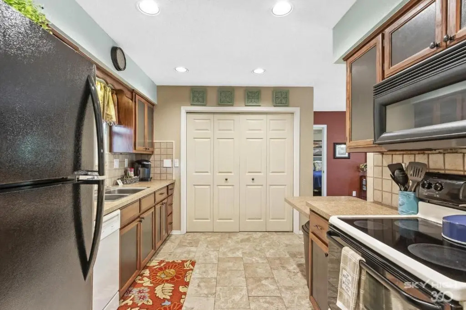 Wooded, Quiet Cottage, Very close to the Back 40