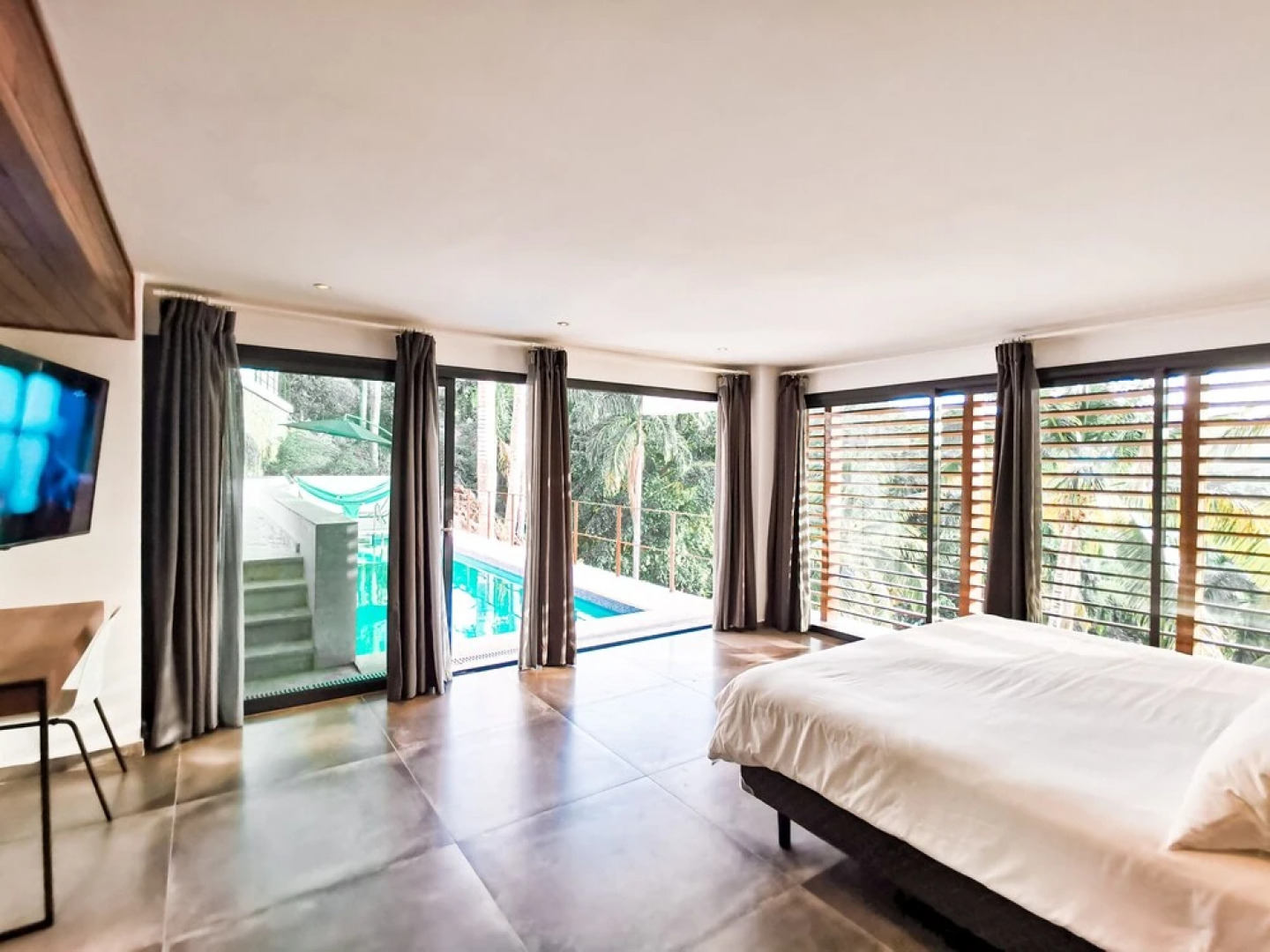 Modern 7 Bedrooms Villa on Private Beach Access