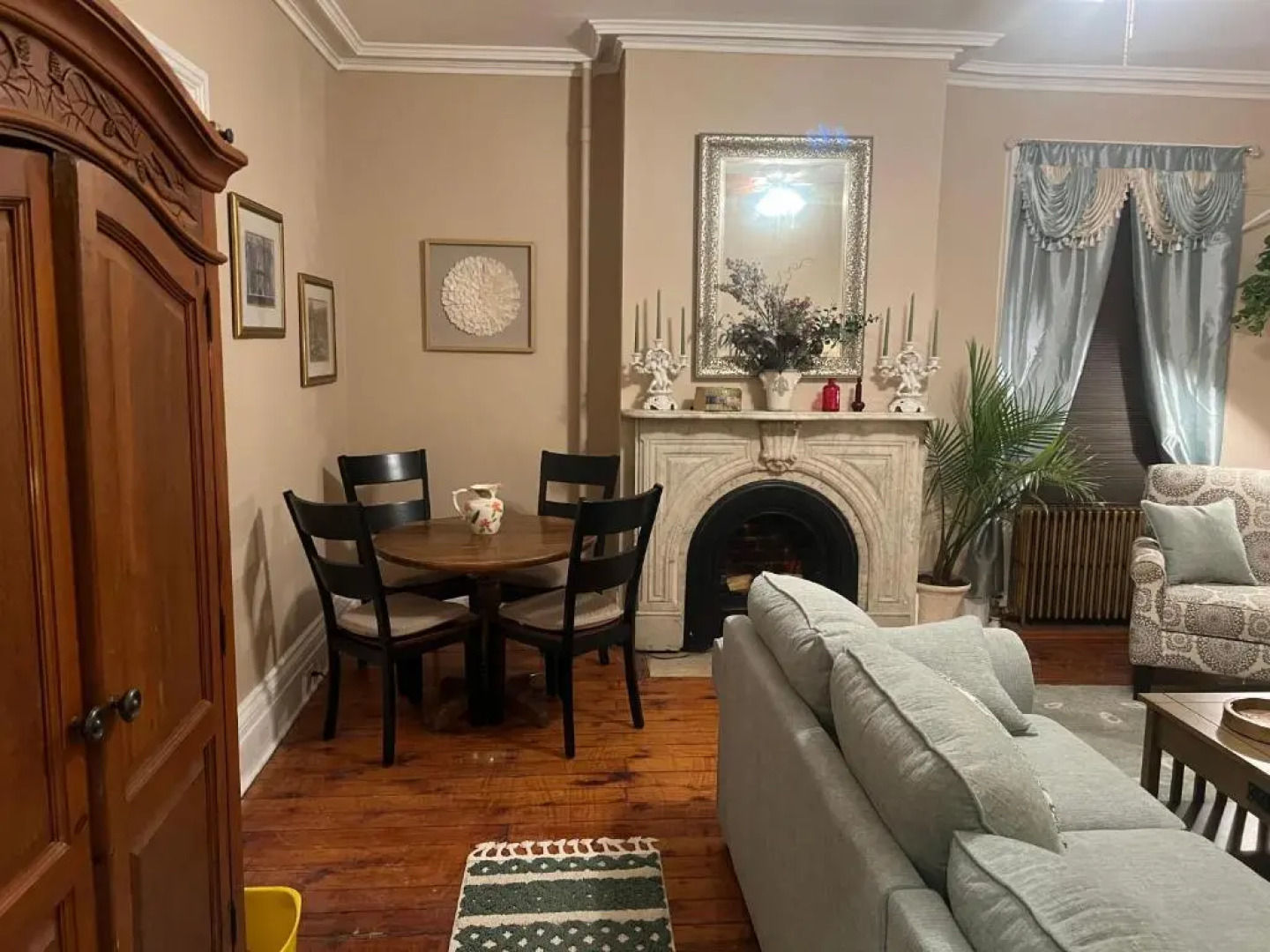 1 Br Private Victorian Apt in Convenient City Location on Half Acre Sleeps 4