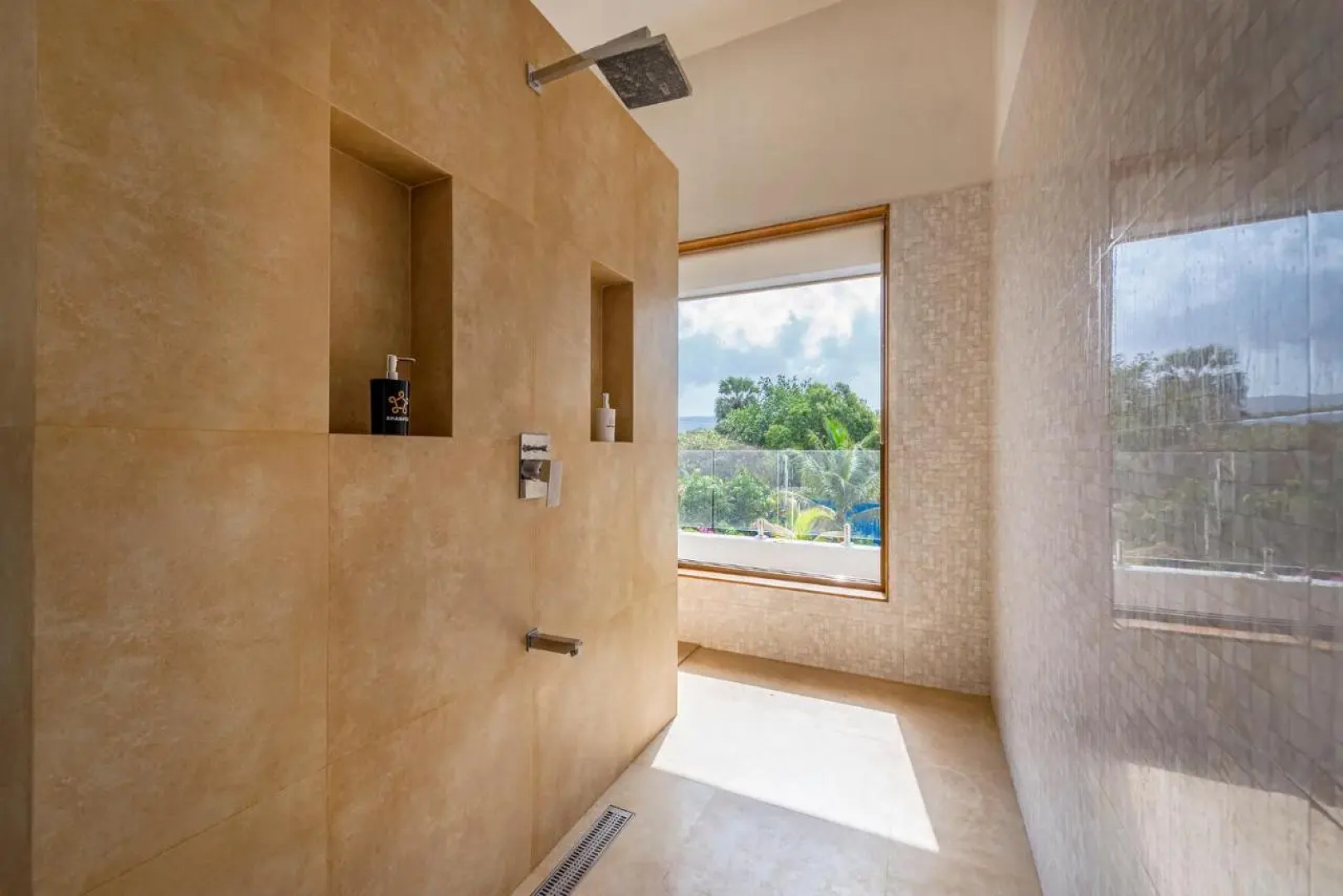 Saffron Stays Gardenia