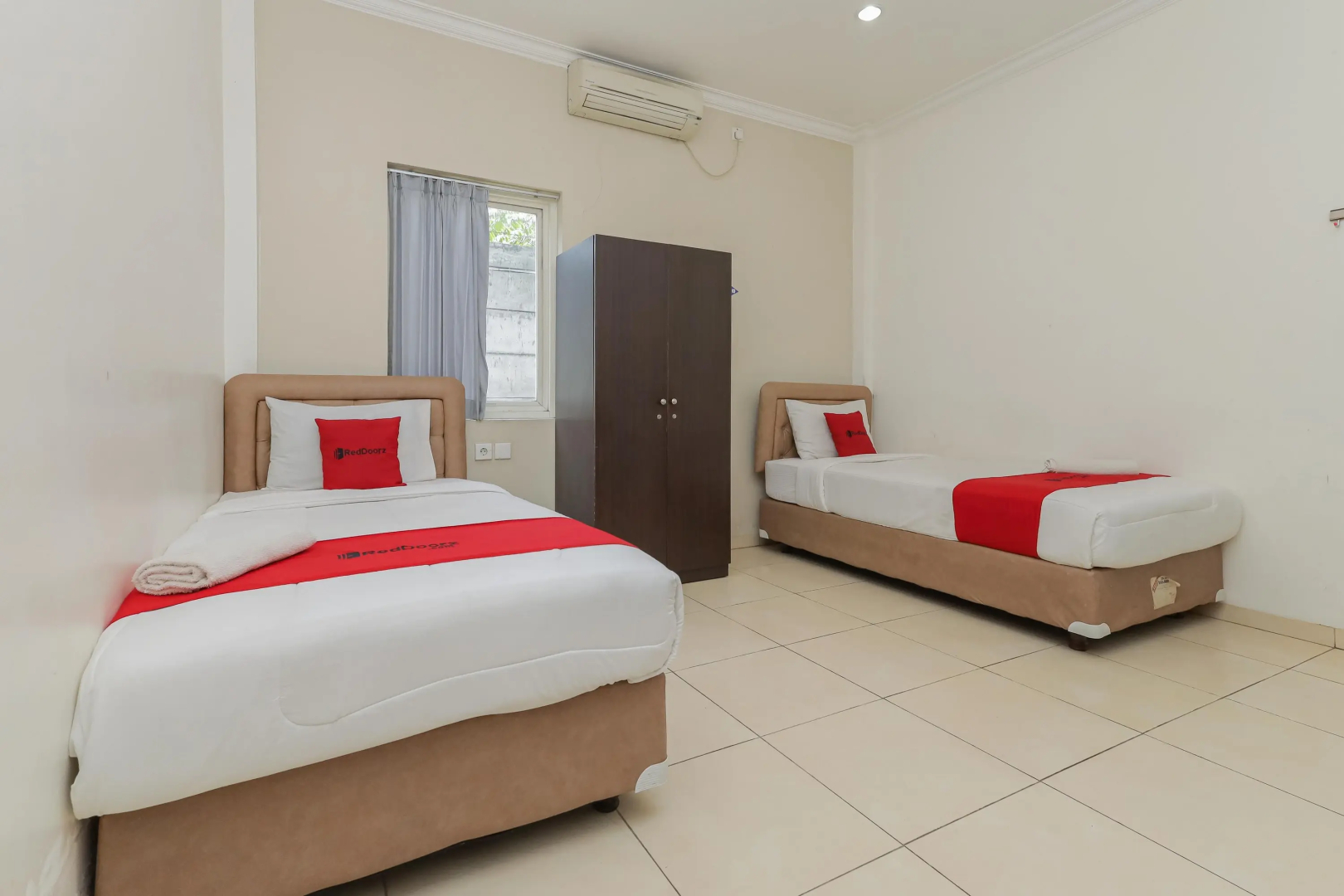 RedDoorz near Juanda Airport T1