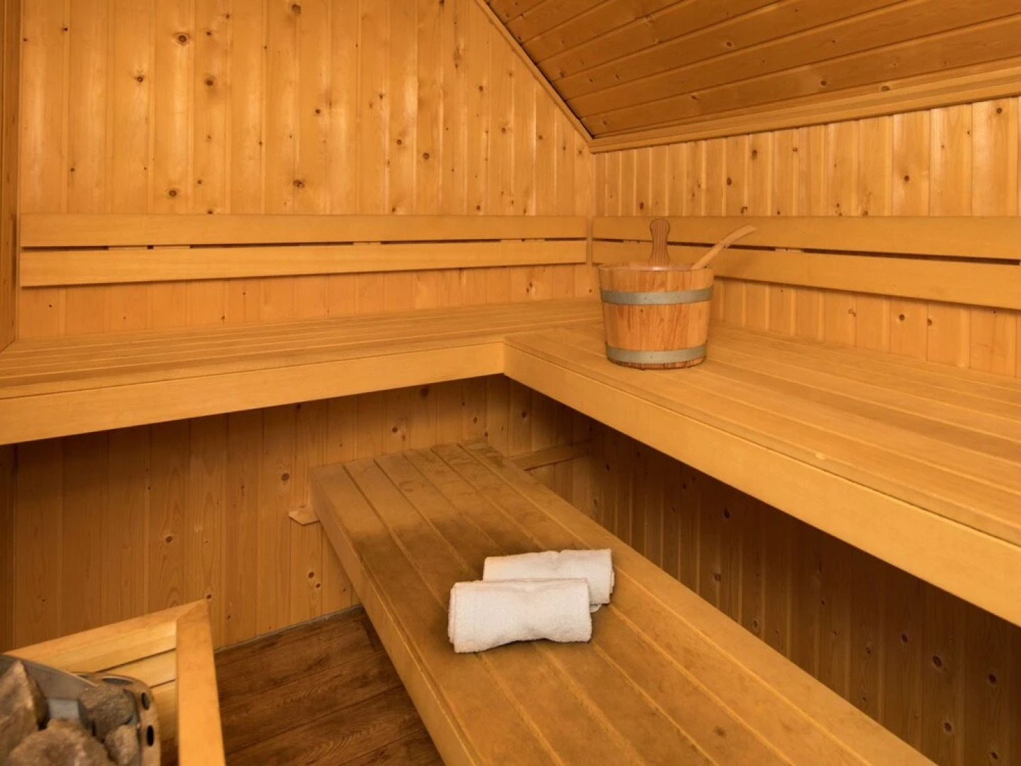 Spacious Home With a Whirlpool and six Bathrooms, in Twente