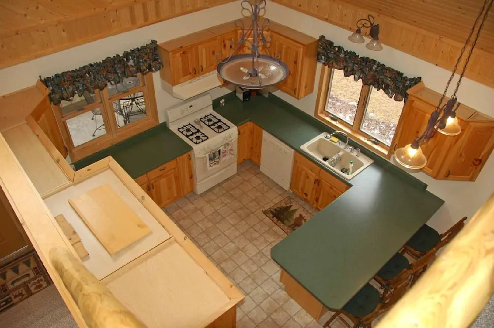 Taylor Lake Point 3 Bedroom Hotel Room by RedAwning