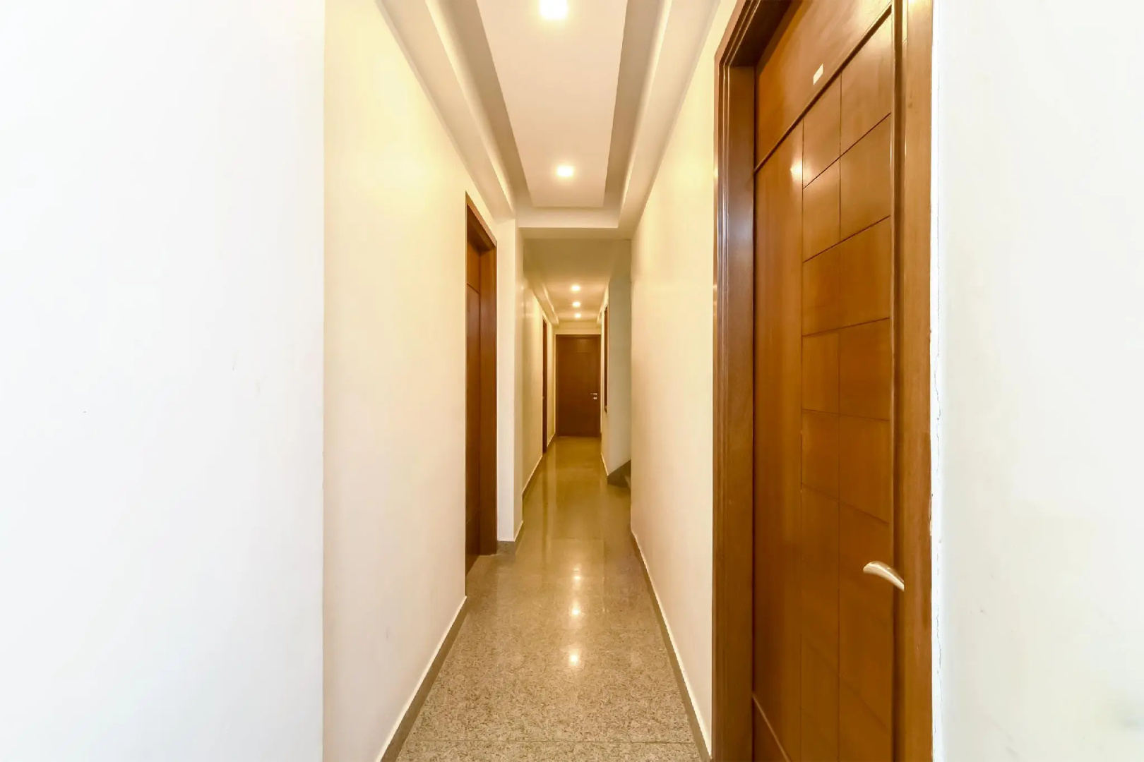 OYO Flagship 73119 Hotel Eagle Restaurant & Lodging
