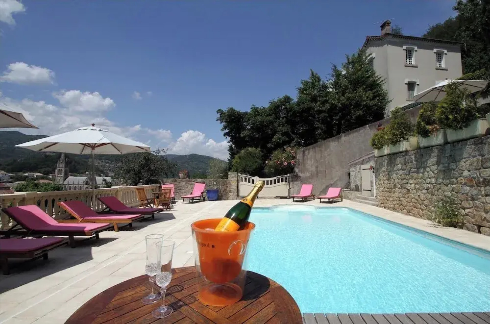 Villa Aimee Luxury Apartments With Heated Pool