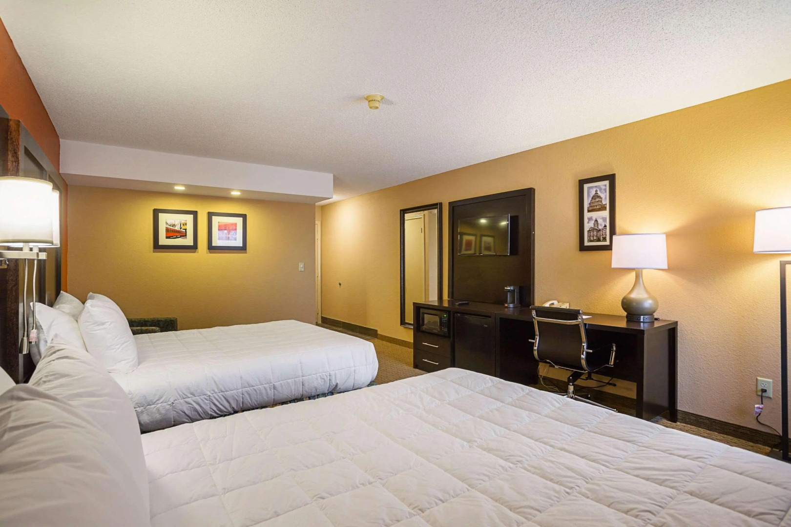 Clarion Inn & Suites Evansville Eastland Area