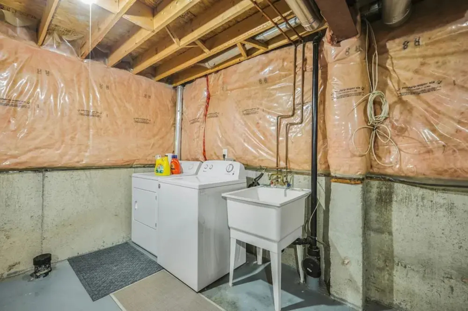 Spacious Whitby Haven 3BR Home Parking