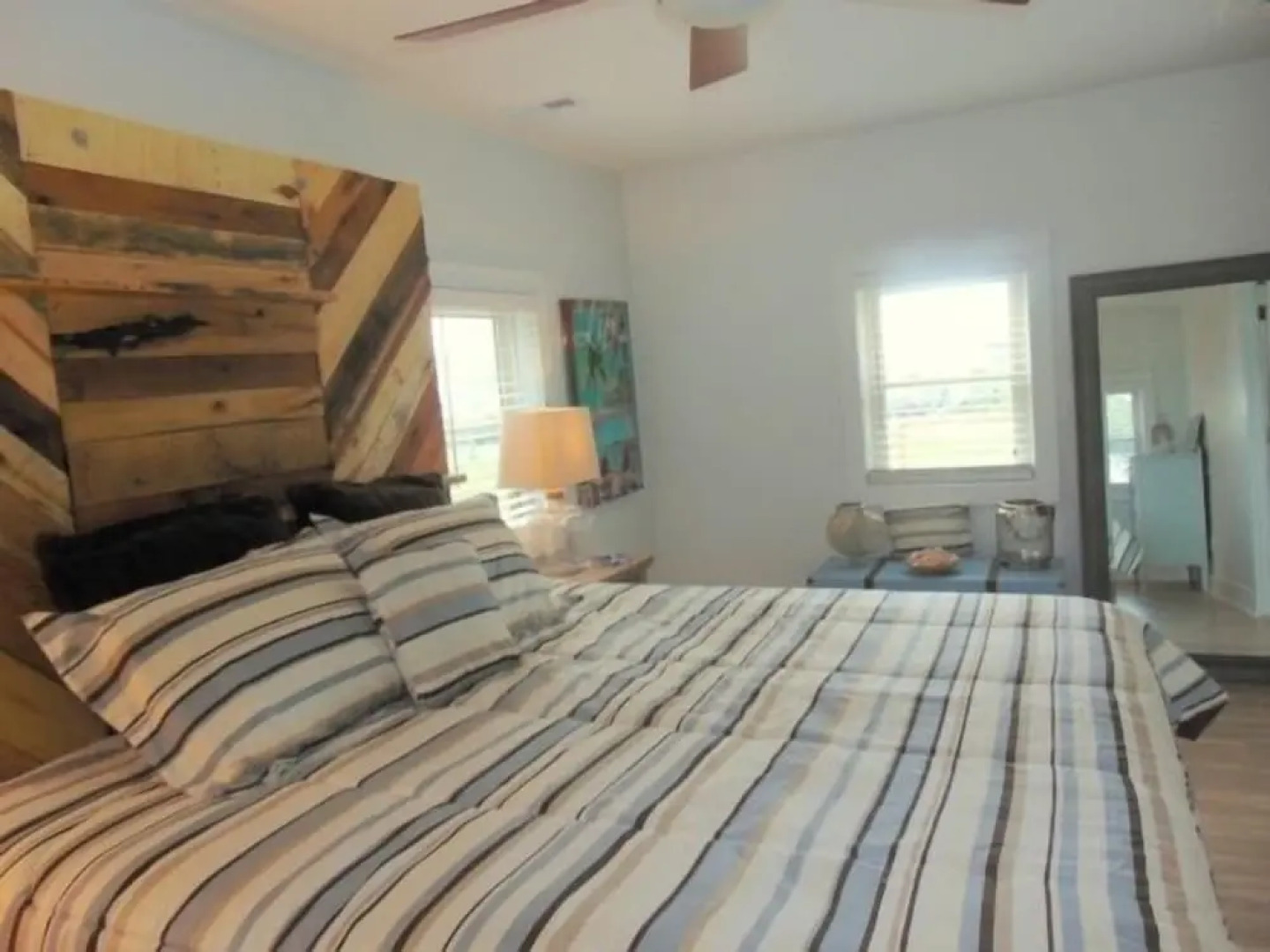 Seachelle - Fully Renovated Luxury Beach Cottage! Pet Friendly! 1 Bedroom Cottage by Redawning