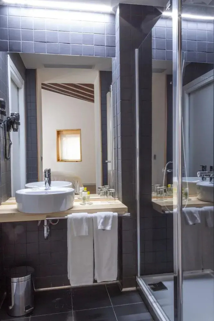 El Encanto Hotel & Cafetería