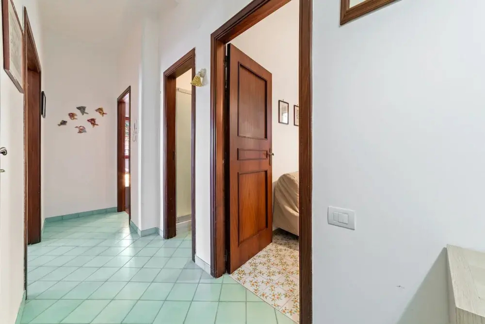 Vietri sul Mare Roomy Flat with Parking