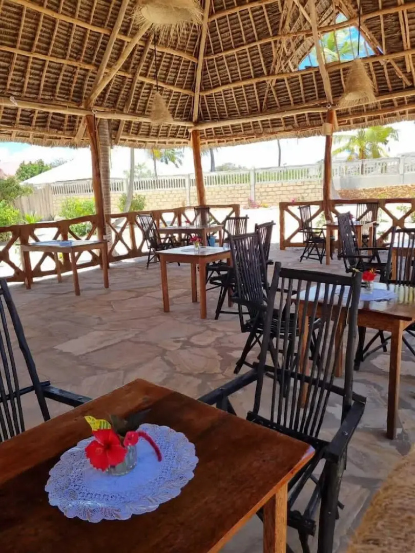 Balungi Bungalow & Restaurant