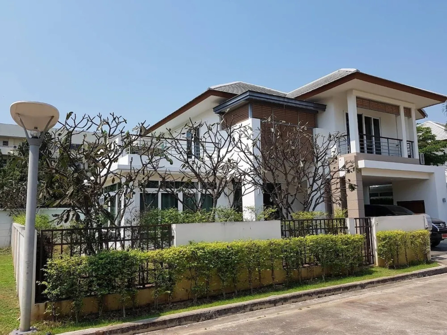 AnB Pool Villa 4BR Beachfront in Pattaya